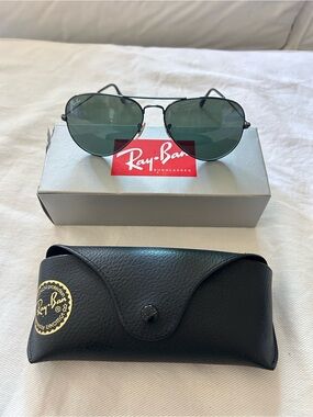 Ray-Ban Classic Aviator Sunglasses — Black Frame, Green Lenses